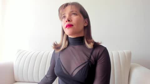 Regina Phalange online show from 01.21.25