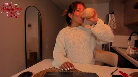 Regina Phalange online show from 02.15.25