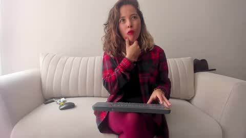 Regina Phalange online show from 03.07.25