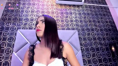 Snapshot of cheerryblossom_ chatting on 11.04.25 Cherry online show from 11.04.25