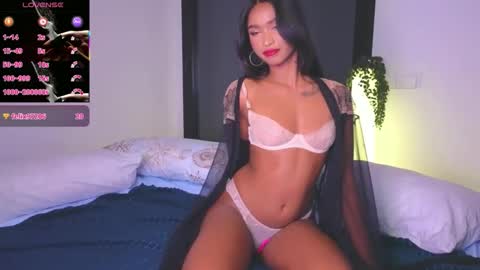 Snapshot of cherrrish_ chatting on 10.10.25 Kate online show from 10.10.25