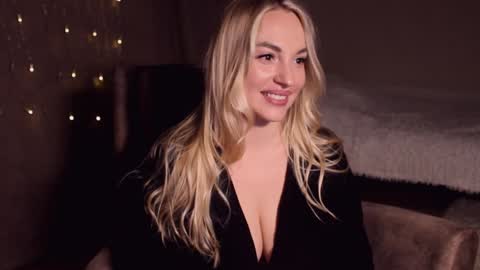 Snapshot of cherry_bomb19 chatting on 01.19.25 CherryBomb online show from 01.19.25