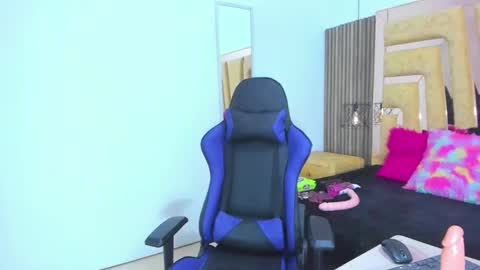 Cherry Mew and jean online show from 03.07.25