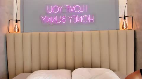 Snapshot of cherry_monroe_ chatting on 01.12.26 C H E R R Y online show from 01.12.26