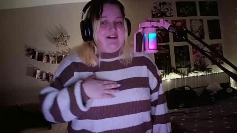 Snapshot of cherrybaby_0 chatting on 12.30.24 cherrybaby_0 online show from 12.30.24