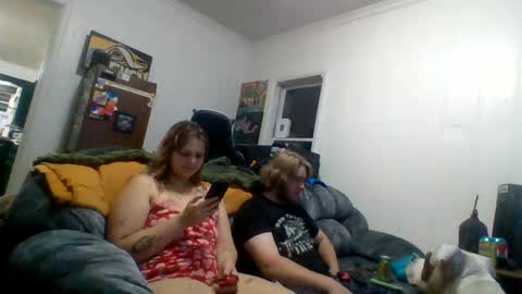 Snapshot of cherrybomb454 chatting on 10.04.25 cherrybomb454 online show from 10.04.25