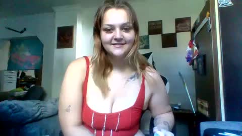 Snapshot of cherrybomb454 chatting on 10.08.25 cherrybomb454 online show from 10.08.25