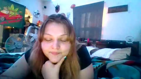 Snapshot of cherrybomb454 chatting on 11.03.25 cherrybomb454 online show from 11.03.25