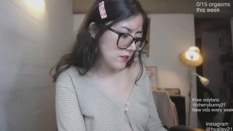 Sarah Prez online show from 05.04.26