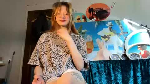 Snapshot of cherrylcornes chatting on 05.13.26 Nika online show from 05.13.26