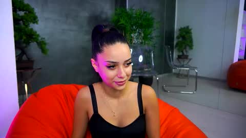 Snapshot of cherryselena chatting on 09.18.25 Selena online show from 09.18.25