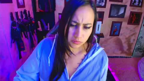 Snapshot of cherryy_bombshelll chatting on 10.29.25 cherry online show from 10.29.25