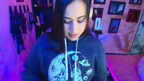 Snapshot of cherryy_bombshelll chatting on 11.06.25 cherry online show from 11.06.25