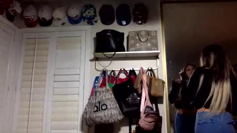 Snapshot of chicagobabe312 chatting on 11.27.25 chicagobabe312 online show from 11.27.25