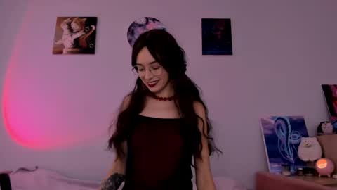 Snapshot of chill_girrrl chatting on 10.25.25 Vivian online show from 10.25.25