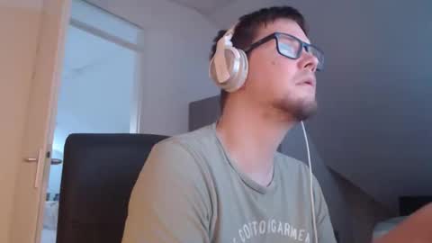 Snapshot of chillzonecam chatting on 09.08.25 chillzonecam online show from 09.08.25