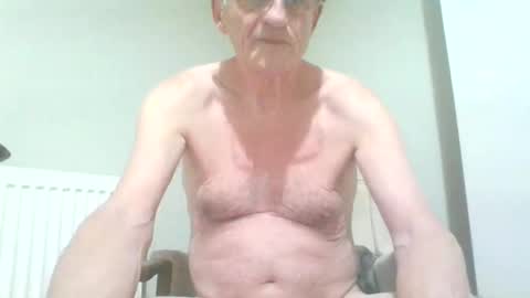 chipper341596 online show from 12.23.24