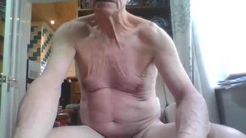 Snapshot of chipper341596 chatting on 04.11.26 chipper341596 online show from 04.11.26