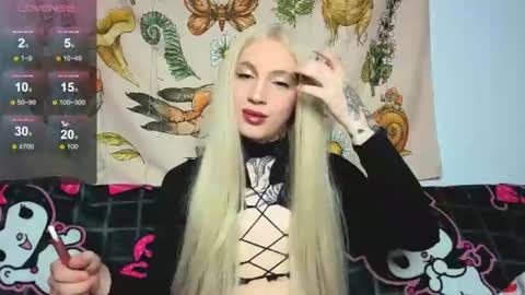 Snapshot of chl0echerry chatting on 06.18.26 Chloe INDEPENDENT MODEL online show from 06.18.26
