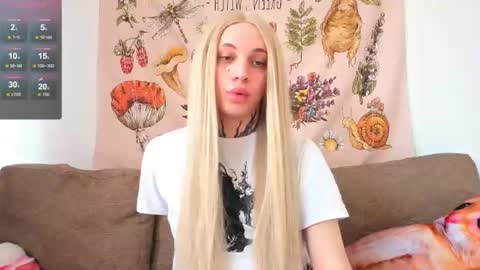 Snapshot of chl0echerry chatting on 06.19.26 Chloe INDEPENDENT MODEL online show from 06.19.26