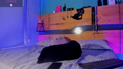 Chloeallennn  online show from 03.14.26