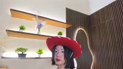 Snapshot of chloe5__ chatting on 12.04.25 C H L O E online show from 12.04.25