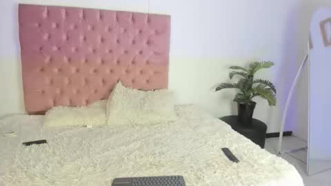 Snapshot of chloe_and_leider chatting on 03.18.26 chloe and leider online show from 03.18.26