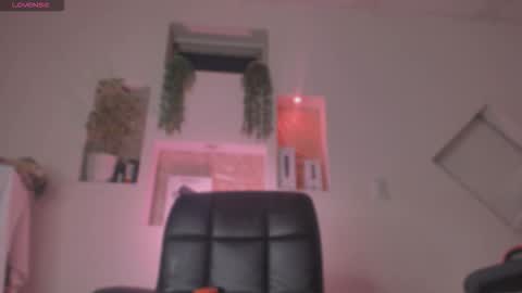 Snapshot of chloe_cooperr chatting on 09.23.25 chloe_cooperr online show from 09.23.25