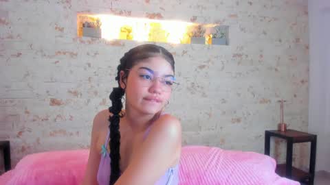 Snapshot of chloe_cortez chatting on 05.23.26 chloe online show from 05.23.26
