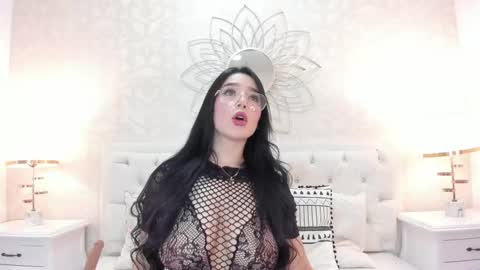 Snapshot of chloe_ember_ chatting on 12.03.25 Sara online show from 12.03.25