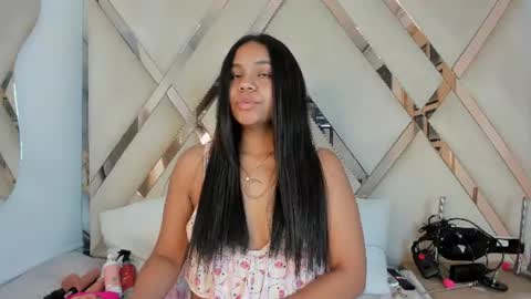 Snapshot of chloe_ht chatting on 06.20.26 Chloe online show from 06.20.26