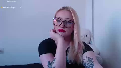 Snapshot of chloe_levine chatting on 09.12.25 Chloe Levine online show from 09.12.25