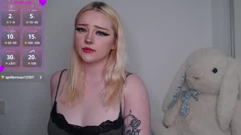 Snapshot of chloe_levine chatting on 09.17.25 Chloe Levine online show from 09.17.25