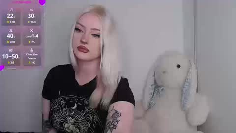 Snapshot of chloe_levine chatting on 09.20.25 Chloe Levine online show from 09.20.25