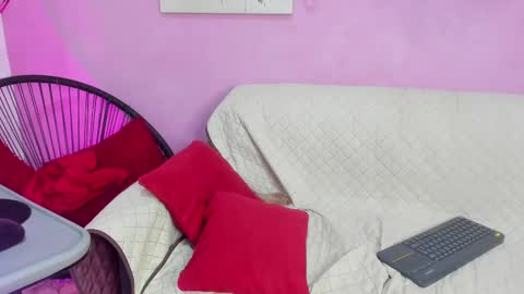 Snapshot of chloe_madisson chatting on 02.15.25 chloe online show from 02.15.25