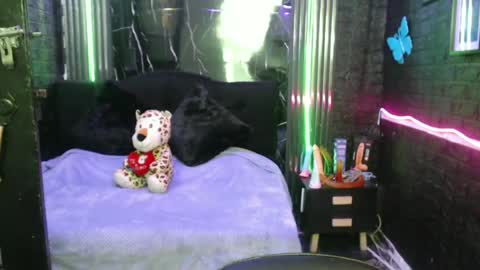 Snapshot of chloe_smith5 chatting on 05.06.26 chloe_smith5 online show from 05.06.26