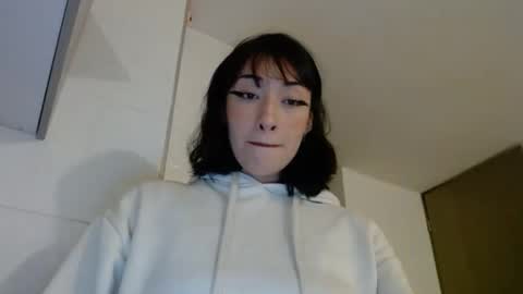 Snapshot of chloe_snoww chatting on 10.23.25 cloes online show from 10.23.25