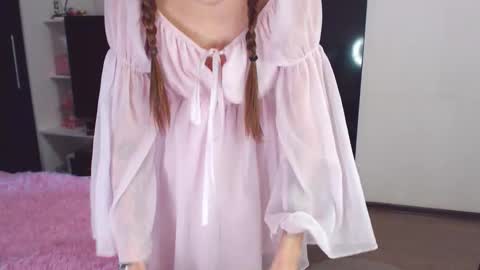 Snapshot of chloe_sunny chatting on 09.18.25 Chloe online show from 09.18.25