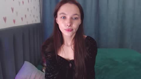 Snapshot of chloe_sunny chatting on 11.30.25 Chloe online show from 11.30.25