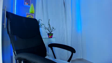 Snapshot of chloe_sweet7 chatting on 12.25.24 Chloe Miller  online show from 12.25.24