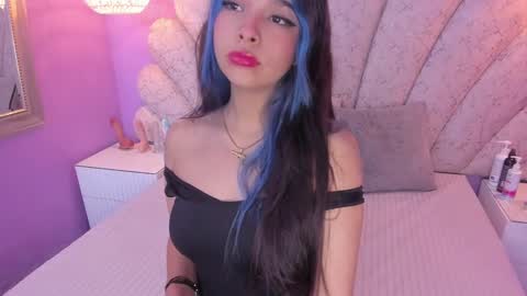 Snapshot of chloe_watson_ chatting on 01.04.25 online show from 01.04.25