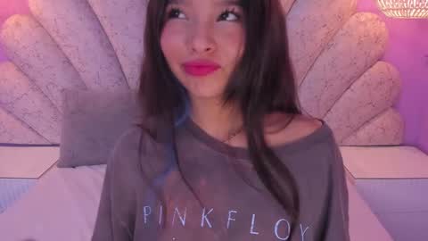 Snapshot of chloe_watson_ chatting on 02.04.25 online show from 02.04.25