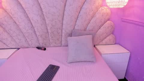 Snapshot of chloe_watson_ chatting on 02.05.25 online show from 02.05.25