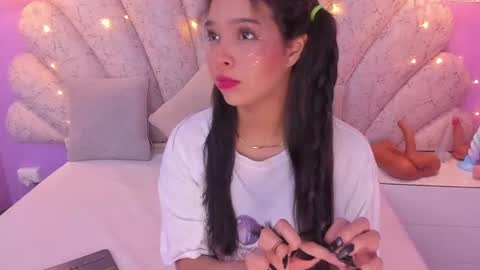 Snapshot of chloe_watson_ chatting on 03.02.25 online show from 03.02.25