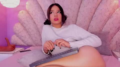 Snapshot of chloe_watson_ chatting on 03.06.25 online show from 03.06.25