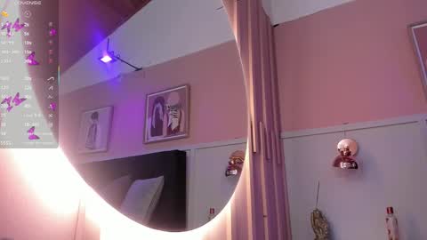 Snapshot of chloe_watson_ chatting on 11.07.25 online show from 11.07.25