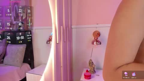 Snapshot of chloe_watson_ chatting on 11.19.25 online show from 11.19.25