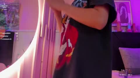 Snapshot of chloe_watson_ chatting on 11.28.25 online show from 11.28.25