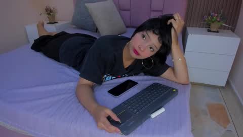 Snapshot of chloe_watson_ chatting on 12.05.25 online show from 12.05.25