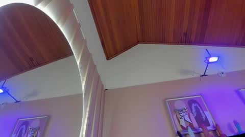 Snapshot of chloe_watson_ chatting on 12.20.25 online show from 12.20.25